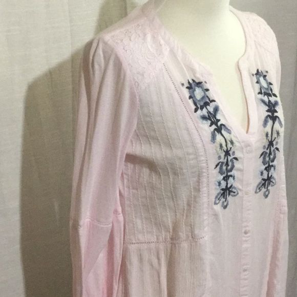 Flutter & Kick Maternity Button Down Blouse - Picture 3 of 8